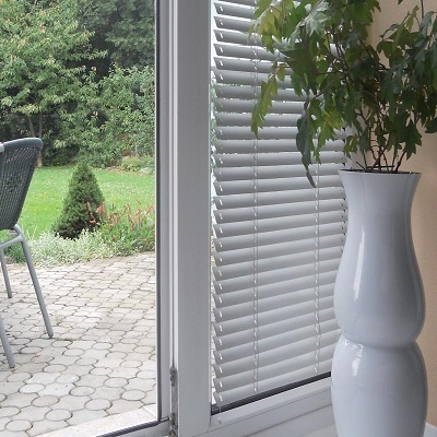 Meziskelní žaluzie