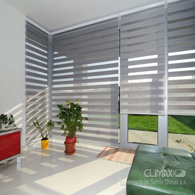 Roleta den a noc nad okno