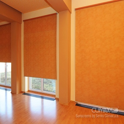 Látková roleta nad okno